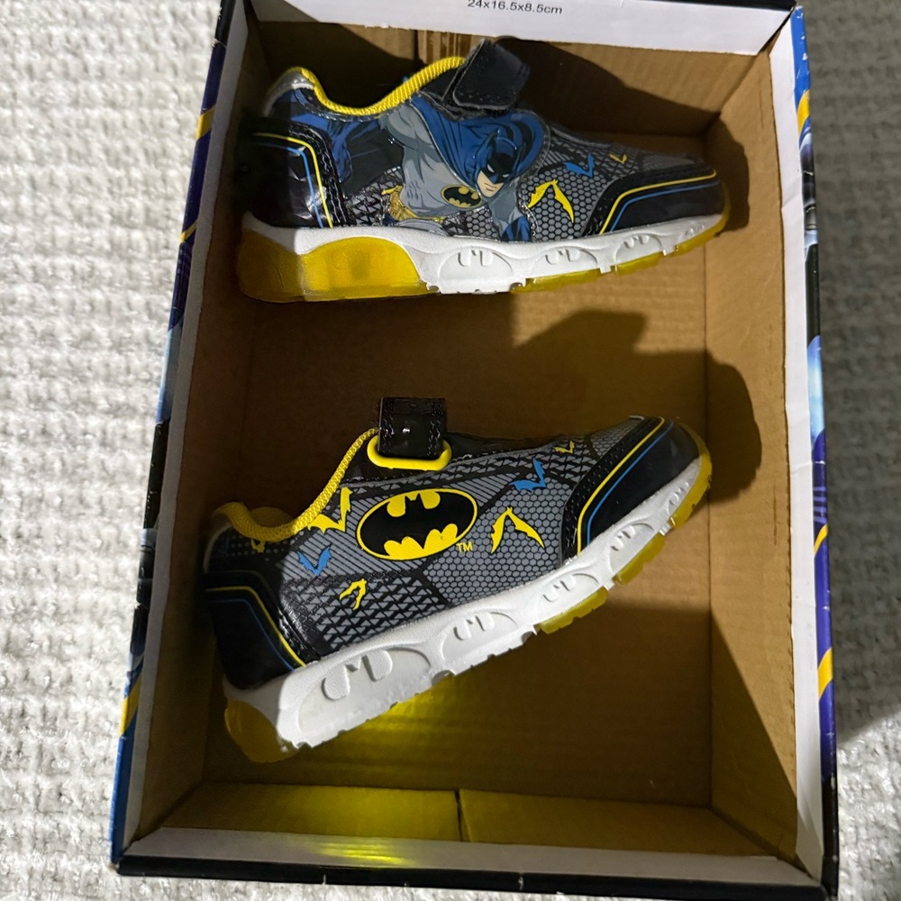 Batman Kids Light-Up Shoes - Gray and Yellow